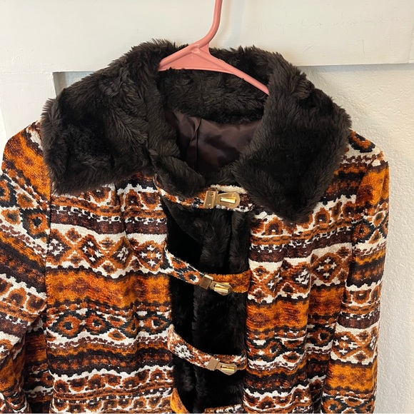 Vintage 1960/1970s  Women's Medium Tapestry Union Made Carpet Coat. - Picture 2 of 8